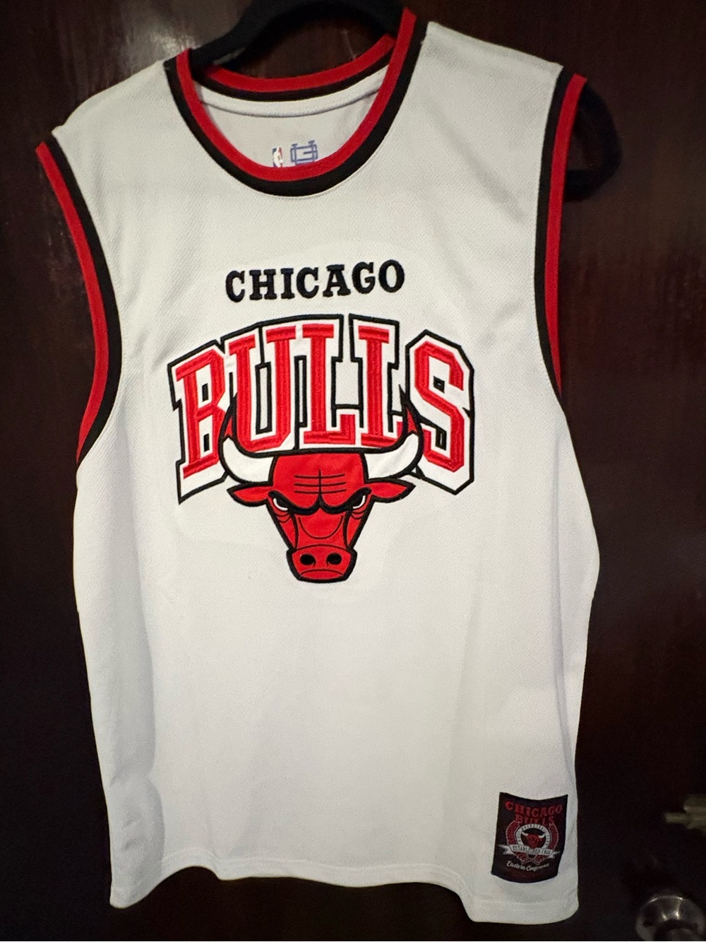 NWT NBA Chicago Bulls White and Red Men’s Basketball Jersey. Size M.